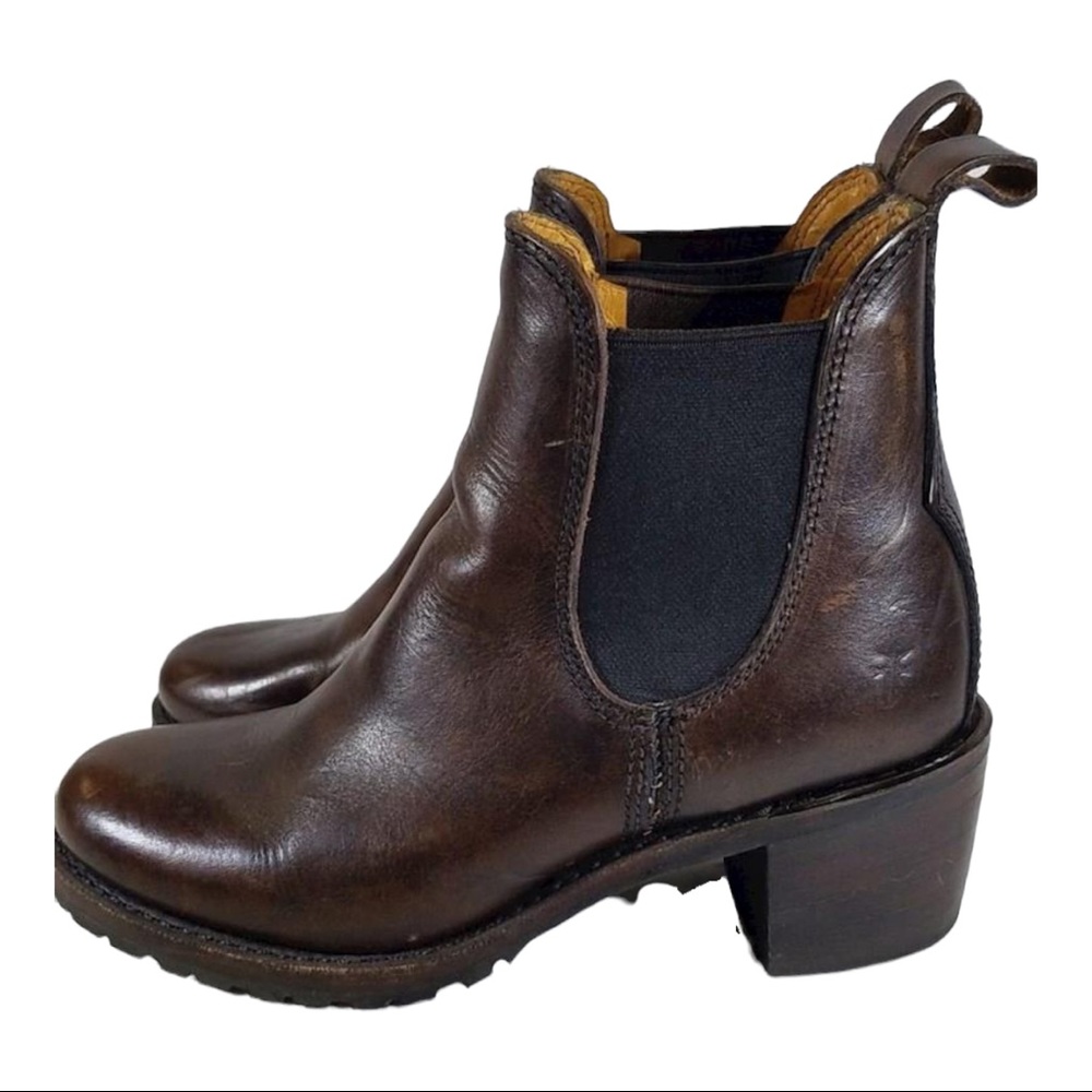 Frye Sabrina chelsea boots
